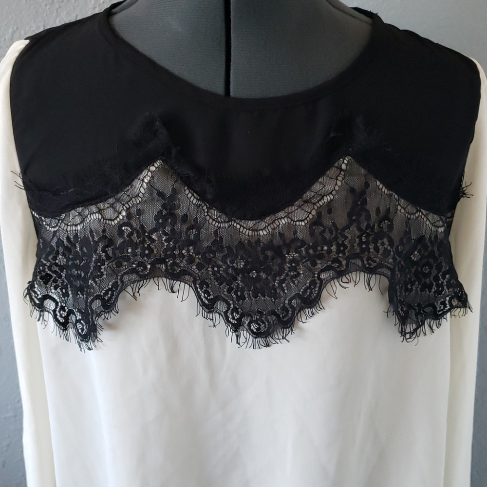 Ladies dressy top - Picture 3 of 4
